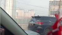 Fortuner Berpelat Polri Hantam Mobil di Tol MBZ, Mulanya Lewat Bahu Jalan