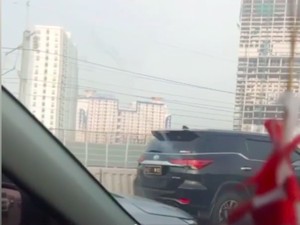 Fortuner Berpelat Polri Hantam Mobil di Tol MBZ, Mulanya Lewat Bahu Jalan