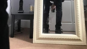 Gimana keunikan gaya penjual cermin ini? Foto: Sadanduseless