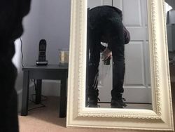 Ragam Gaya Kocak Orang-orang Saat Jual Cermin