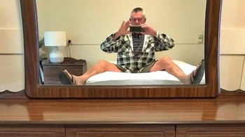 Dari tempat tidur... Foto: Sadanduseless