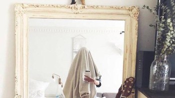 Menutupi kepala dan badan agar tidak ketahuan identitasnya. Foto: Sadanduseless