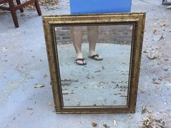 Ragam Gaya Kocak Orang-orang Saat Jual Cermin