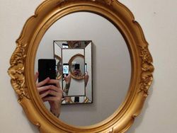 Ragam Gaya Kocak Orang-orang Saat Jual Cermin