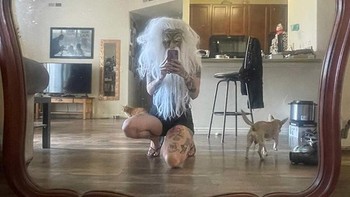 Pakai topeng... Foto: Sadanduseless