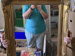 Ragam Gaya Kocak Orang-orang Saat Jual Cermin