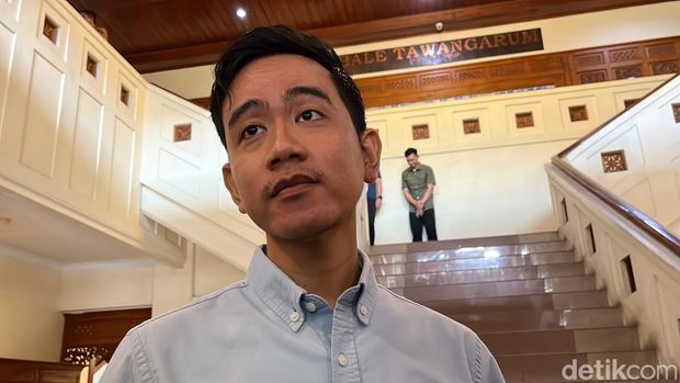 Wakil Presiden terpilih Gibran Rakabuming Raka ditemui di Balai Kota Solo, Selasa (7/5/2024).