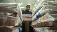 Himawan menyebut 2 dari 5 tersangka merupakan warga negara Nigeria. Modus para tersangka disebut Himawan dengan memalsukan alamat email perusahaan untuk mendapatkan transferan dana.  