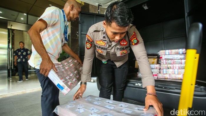 Ini Barbuk Duit Rp 32 M Dikasus Penipuan Manipulasi Data Email Direktorat Tindak Pidana Siber Bareskrim Polri membongkar modus manipulasi data email atau bisnis email compromised dengan kerugian Rp 32 miliar. Kasus ini melibatkan warga negara asing dari Nigeria.
