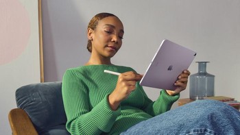 Untuk harga lengkap iPad Air 2024 beserta aksesorinya bisa dicek di sini. Foto: Apple