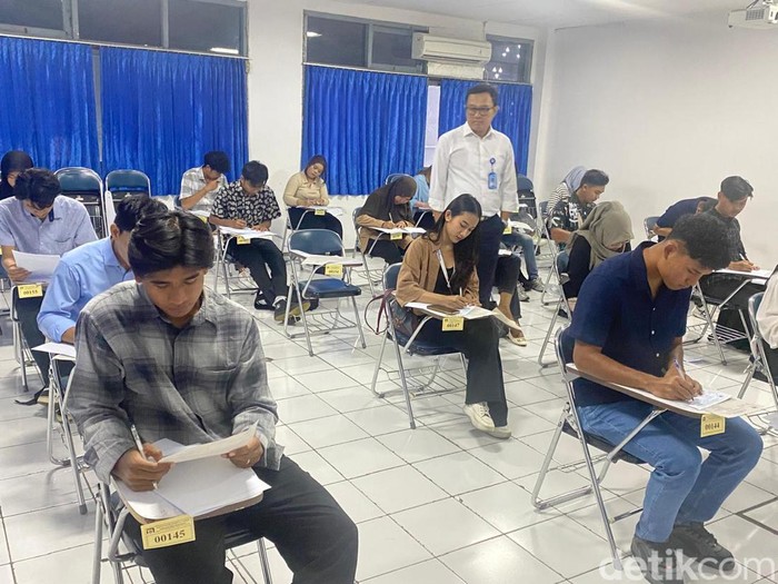 Irfan Jauhari kuliah tatap muka di Udinus Semarang, Selasa (7/5/2024).