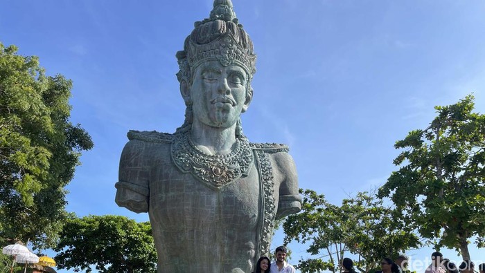Jadi Patung Tertinggi Keempat di Dunia, Begini Sejarah Pembangunan Patung GWK Patung Garuda Wisnu Kencana (GWK) menjadi patung tertinggi ke-4 di dunia. Butuh waktu 28 tahun untuk mewujudkan mahakarya sekaligus ikon Pulau Bali itu.