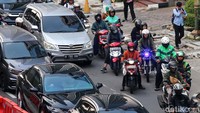 Seperti diketahui, rencana pembatasan usia kendaraan muncul sejak Ahok menjabat sebagai Gubernur DKI Jakarta. Ketika Anies Baswedan menjabat sebagai Gubernur DKI Jakarta, wacana itu juga muncul. Kini, muncul lagi wacana pembatasan usia kendaraan saat Jakarta menyandang status sebagai DKJ.