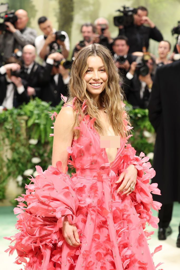 Jessica Biel di Met Gala 2024 NEW YORK, NEW YORK - MAY 06: Jessica Biel attends The 2024 Met Gala Celebrating