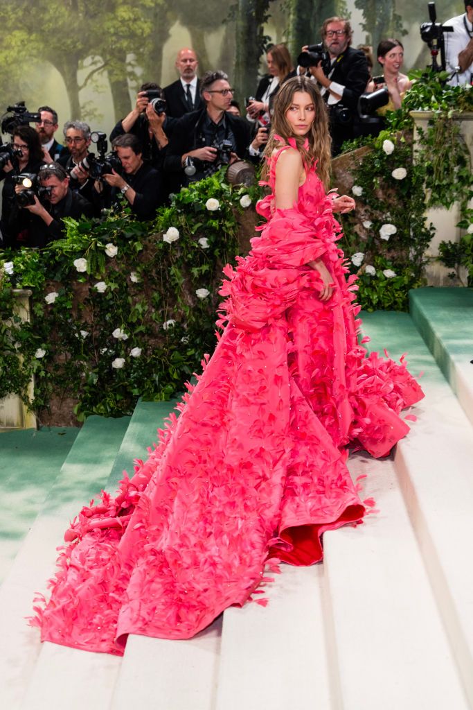 Jessica Biel di Met Gala 2024 NEW YORK, NEW YORK - MAY 06: Jessica Biel attends The 2024 Met Gala Celebrating