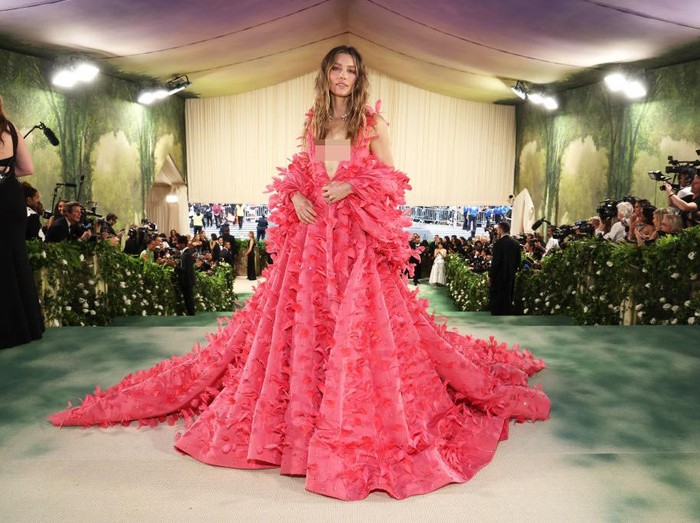 NEW YORK, NEW YORK - MAY 06: Jessica Biel attends The 2024 Met Gala Celebrating 