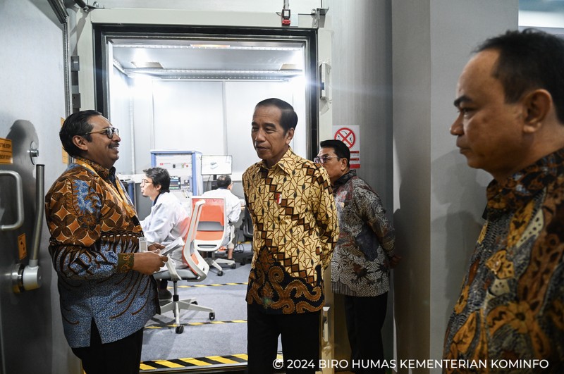 Presiden Joko Widodo (Jokowi) meresmikan Balai Besar Pengujian Perangkat Telekomunikasi (BBPPT)/Indonesia Digital Test House (IDTH) di Tapos, Depok, Jawa Barat, Selasa (7/5/2024).