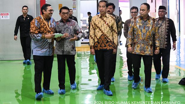 Presiden Joko Widodo (Jokowi) meresmikan Balai Besar Pengujian Perangkat Telekomunikasi (BBPPT)/Indonesia Digital Test House (IDTH) di Tapos, Depok, Jawa Barat, Selasa (7/5/2024).
