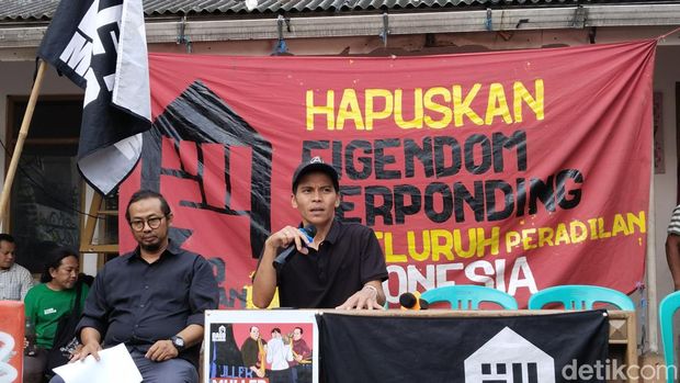 Ketua Forum Dago Melawan, Angga Sulistia Putra, saat memberikan pernyataan atas penetapan tersangka 2 Muller bersaudara.