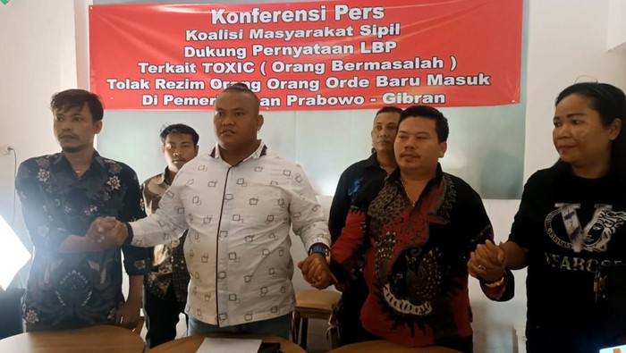Koalisi masyarakat sipil menanggapi dan mendukung penuh atas pernyataan Menko Marves, Luhut Binsar Pandjaitan soal ‘Orang Toxic’ di pemerintahan baru.