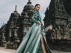 Foto: Keindahan Batik Iwan Tirta di Koleksi Busana Deden Siswanto