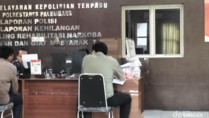 Korban penipuan berkedok freelance melapor ke SPKT Polrestabes Palembang.