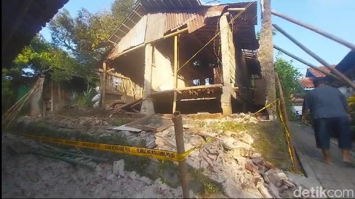 Lokasi tembok keliling yang ambruk dan menimpa 4 bocah perempuan di Kelurahan Karangklesem, Kecamatan Purwokerto Selatan, Kabupaten Banyumas, Selasa (7/5/2024).