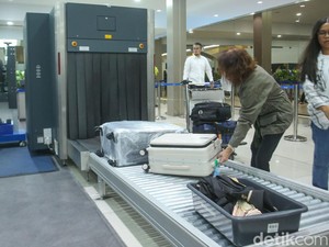 Ini Alasan Kita Harus Mengeluarkan Laptop saat Pemeriksaan Bandara