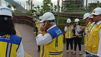 Awalnya, Basuki pertama kali menyinggung handphone jadul miliknya pada Senin (6/4). Kala itu, ia ditanya awak media soal wacana uji coba perusahaan internet berbasis satelit milik Elon Musk yakni Starlink di IKN.