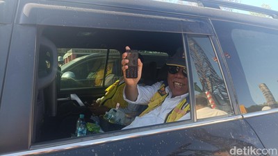 Menteri Jokowi Ini Betah Pakai HP Jadul, Nih Wujudnya
