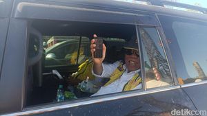 Menteri Jokowi Ini Betah Pakai HP Jadul, Nih Wujudnya