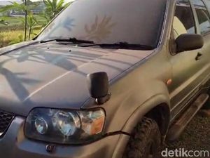 Ford Escape Misterius Sebulan Parkir di Tepi Jalan Pekalongan, Punya Siapa?