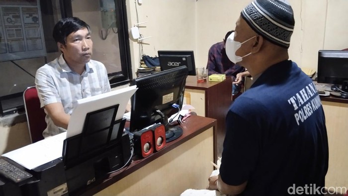 Pelaku pencabulan ABG disabiltas di Kuningan yang bekerja sebagai penjaga warung kopi.