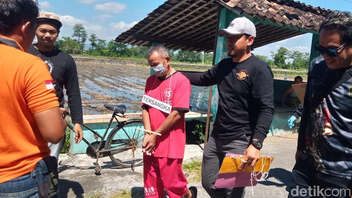 Suasana rekonstruksi pembunuhan di Desa Bulusan, Kecamatan Karangdowo, Klaten, Selasa (7/5/2024).