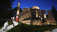 Presiden Turki Recep Tayyip Erdogan secara resmi membuka bekas gereja Bizantium di Fatih Istanbul sebagai masjid.  