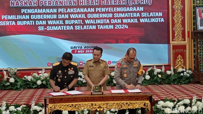 Penandatanganan NPHD untuk pengamanan Pilkada di Sumsel.