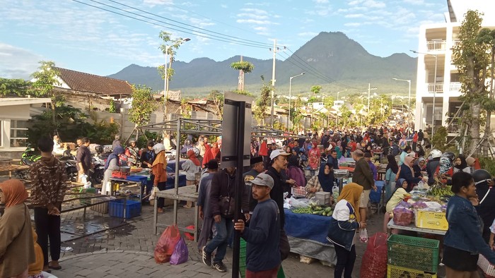 Pj Walkot Batu Minta Pembongkaran Lapak Pasar di Stadion Dipercepat