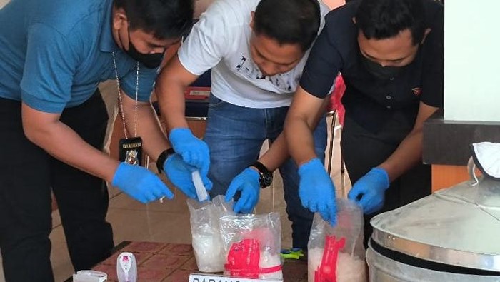 Polda Sulawesi Tengah musnahkan 3 kg sabu hasil tangkapan Maret 2024.