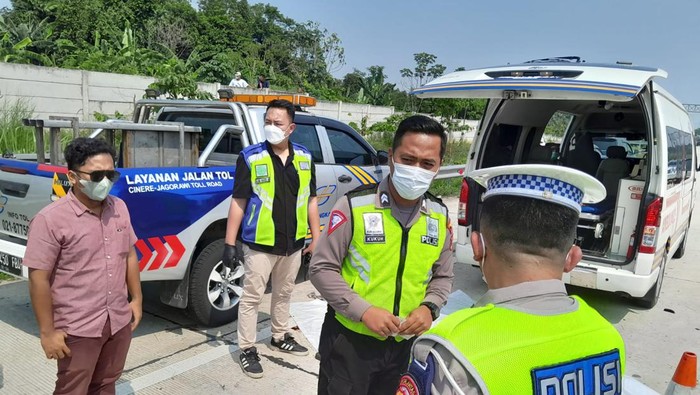 Penemuan Jasad Tak Bernyawa di Tol Cijago, Korban Diduga Petugas Kebersihan