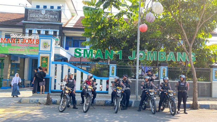 Polisi patroli cegah konvoi kelulusan di Jombang