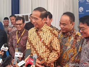 Senyum Jokowi Kala Ditanya soal Jadi Pendorong Pertemuan Prabowo-Megawati