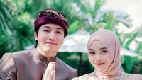 7 Potret Putri Delina Hadiri Acara Mepamit Mahalini, Cantik Berkebaya Bali