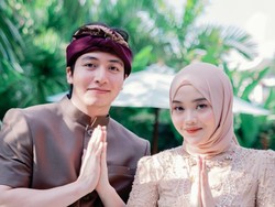 7 Potret Putri Delina Hadiri Acara Mepamit Mahalini, Cantik Berkebaya Bali