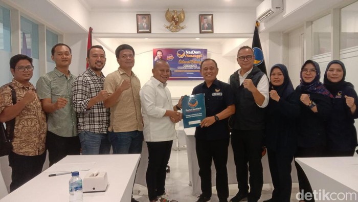 Rahmansyah Sibarani saat mendaftar ke NasDem