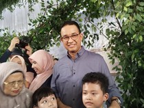 Ramai Warga Padati Rumah Anies di Jaksel Ucapkan Selamat Ulang Tahun