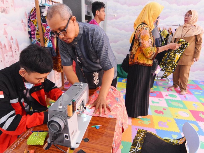 Ratusan Anak Disabilitas Berkarya di Rumah Anak Prestasi Surabaya