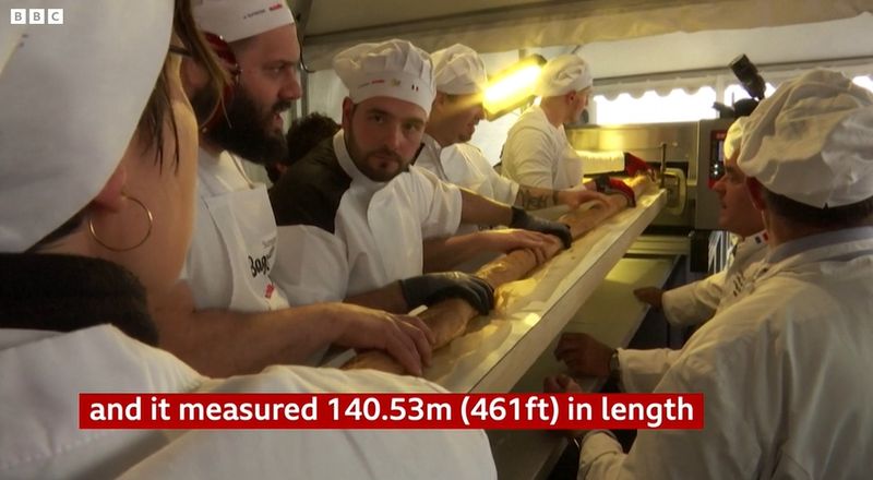 Keren! Bakery Ini Pecahkan Rekor Roti Perancis Terpanjang di Dunia