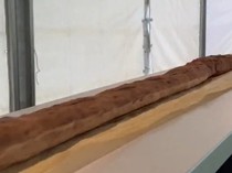 Keren! Bakery Ini Pecahkan Rekor Roti Perancis Terpanjang di Dunia