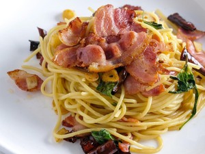 Resep Spaghetti Tumis Beef Bacon, Praktis Lezat untuk Makan Malam