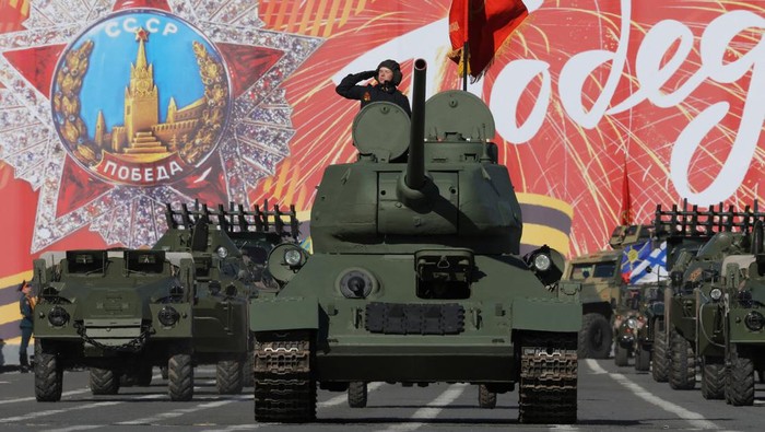 A T-34 Soviet-made tank drives during a rehearsal for the Victory Day parade, which marks the anniversary of the victory over Nazi Germany in World War Two, in Saint Petersburg, Russia April 30, 2024.  REUTERS/Anton Vaganov